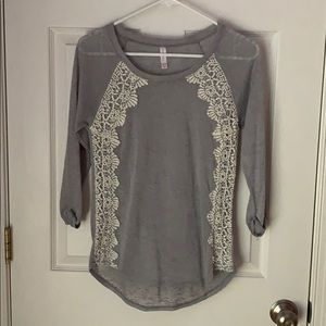 Xhilaration Top w Lace Designs